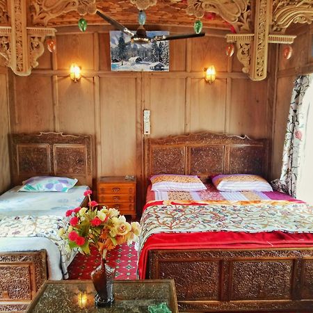Отель New Bul Bul Group Of Houseboats Srinagar Durgjan Экстерьер фото