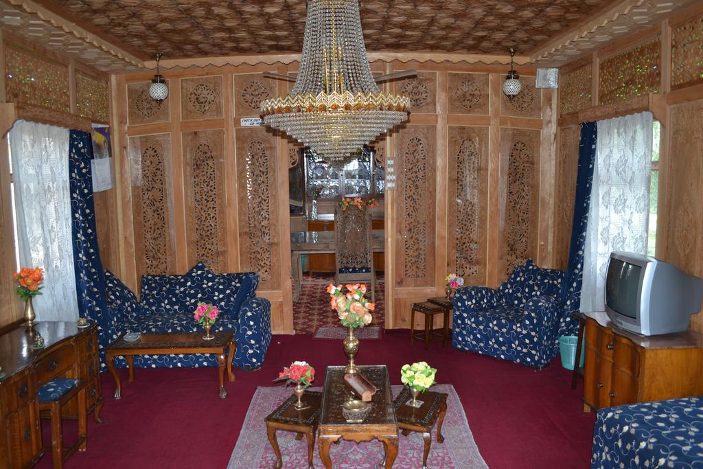 Отель New Bul Bul Group Of Houseboats Srinagar Durgjan Экстерьер фото