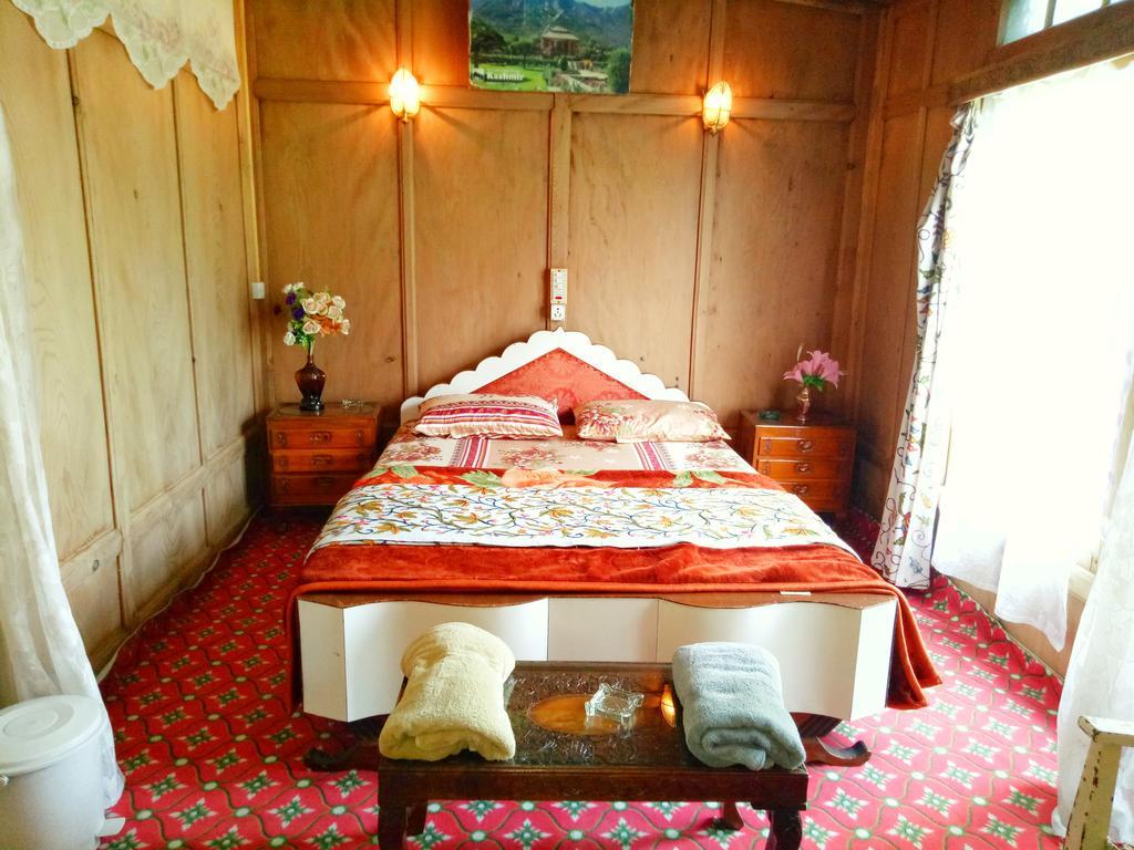 Отель New Bul Bul Group Of Houseboats Srinagar Durgjan Экстерьер фото