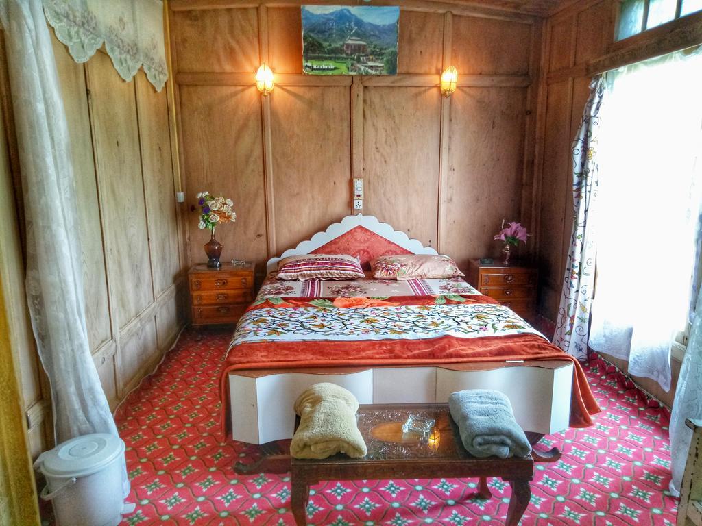 Отель New Bul Bul Group Of Houseboats Srinagar Durgjan Экстерьер фото
