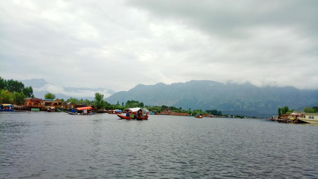 Отель New Bul Bul Group Of Houseboats Srinagar Durgjan Экстерьер фото