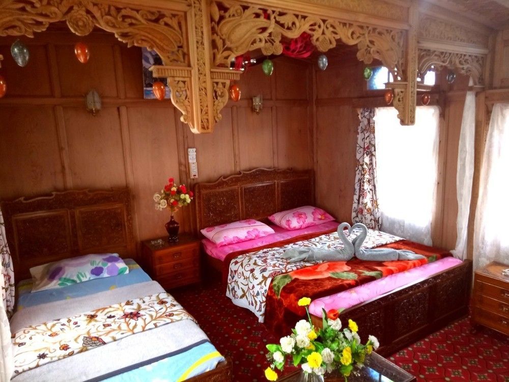 Отель New Bul Bul Group Of Houseboats Srinagar Durgjan Экстерьер фото