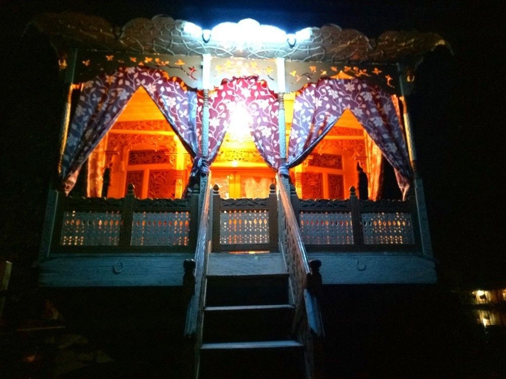 Отель New Bul Bul Group Of Houseboats Srinagar Durgjan Экстерьер фото