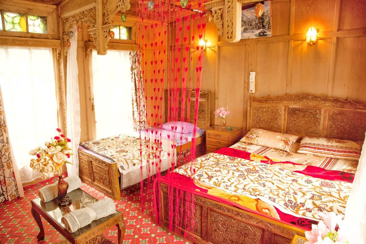 Отель New Bul Bul Group Of Houseboats Srinagar Durgjan Экстерьер фото