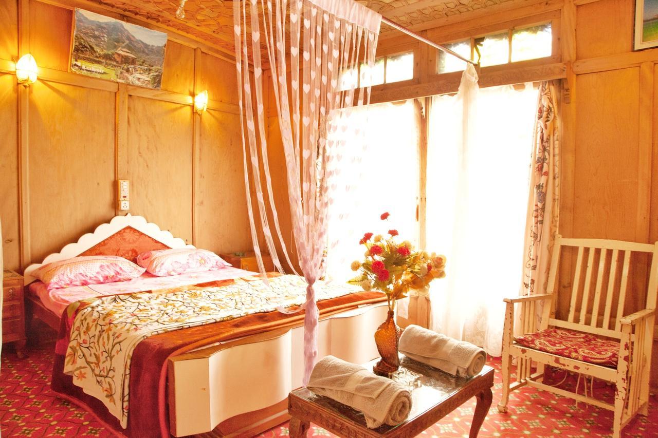 Отель New Bul Bul Group Of Houseboats Srinagar Durgjan Экстерьер фото
