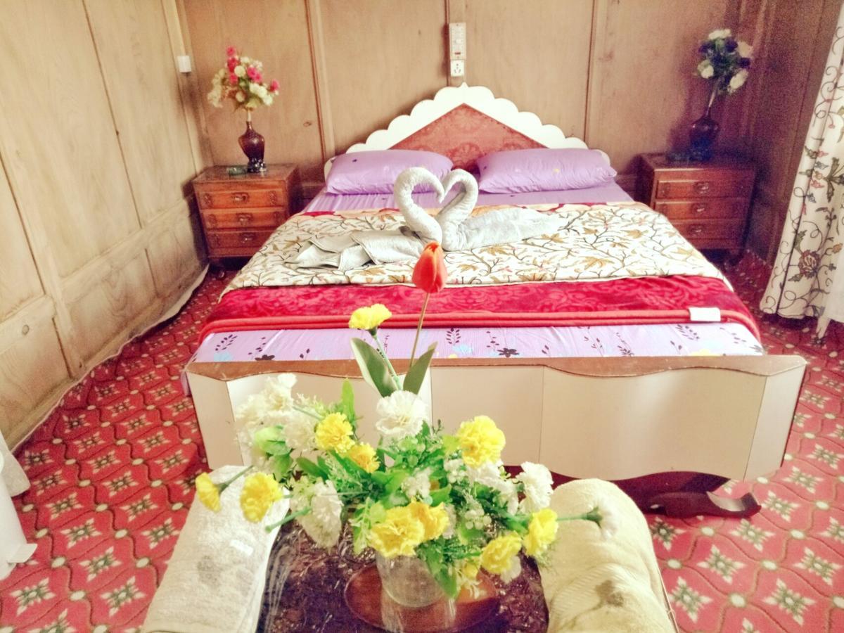 Отель New Bul Bul Group Of Houseboats Srinagar Durgjan Экстерьер фото