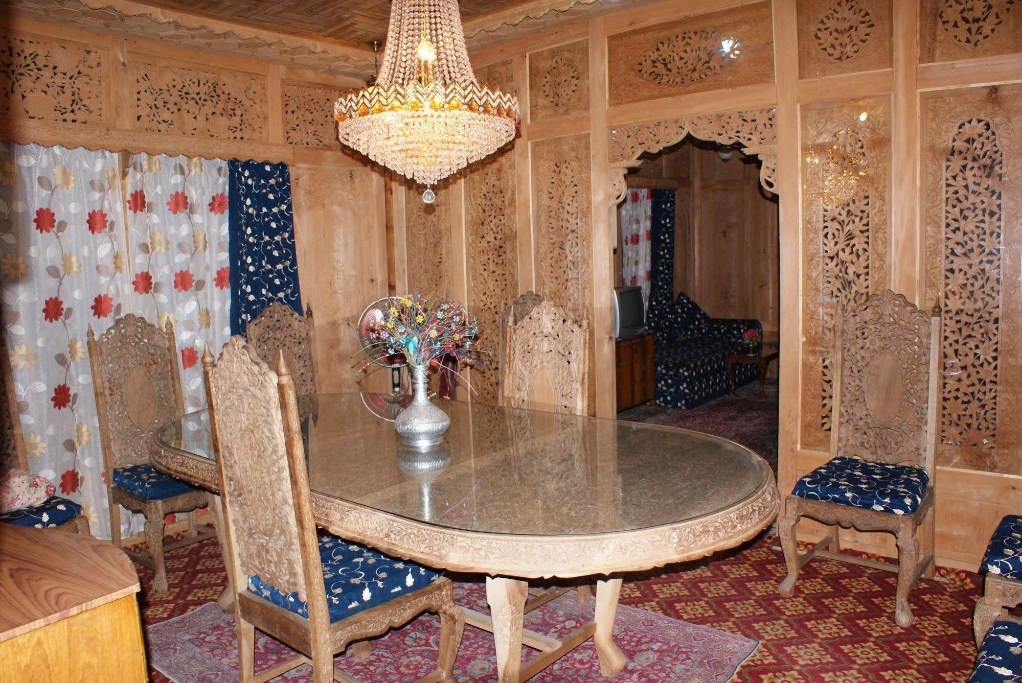 Отель New Bul Bul Group Of Houseboats Srinagar Durgjan Экстерьер фото