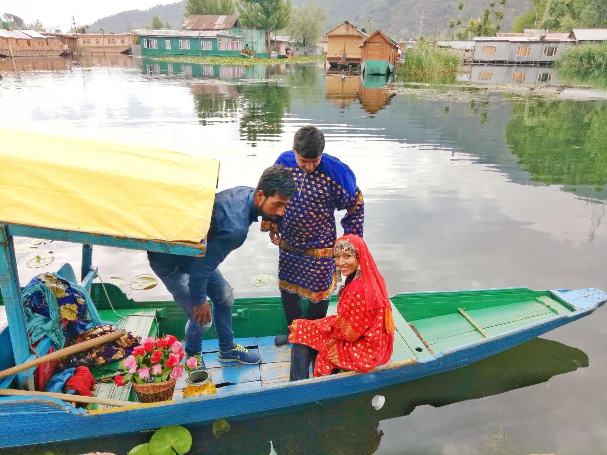 Отель New Bul Bul Group Of Houseboats Srinagar Durgjan Экстерьер фото