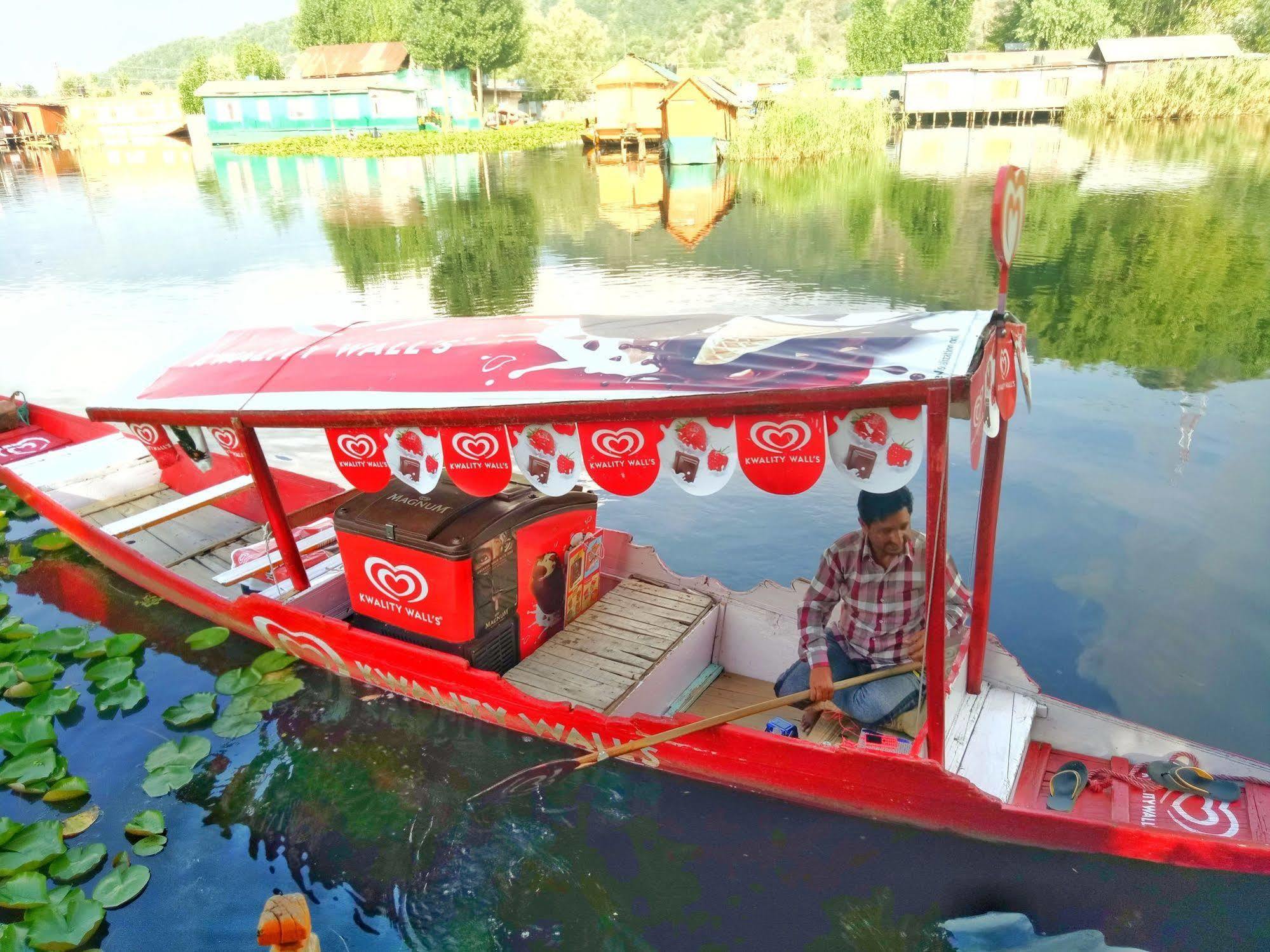 Отель New Bul Bul Group Of Houseboats Srinagar Durgjan Экстерьер фото