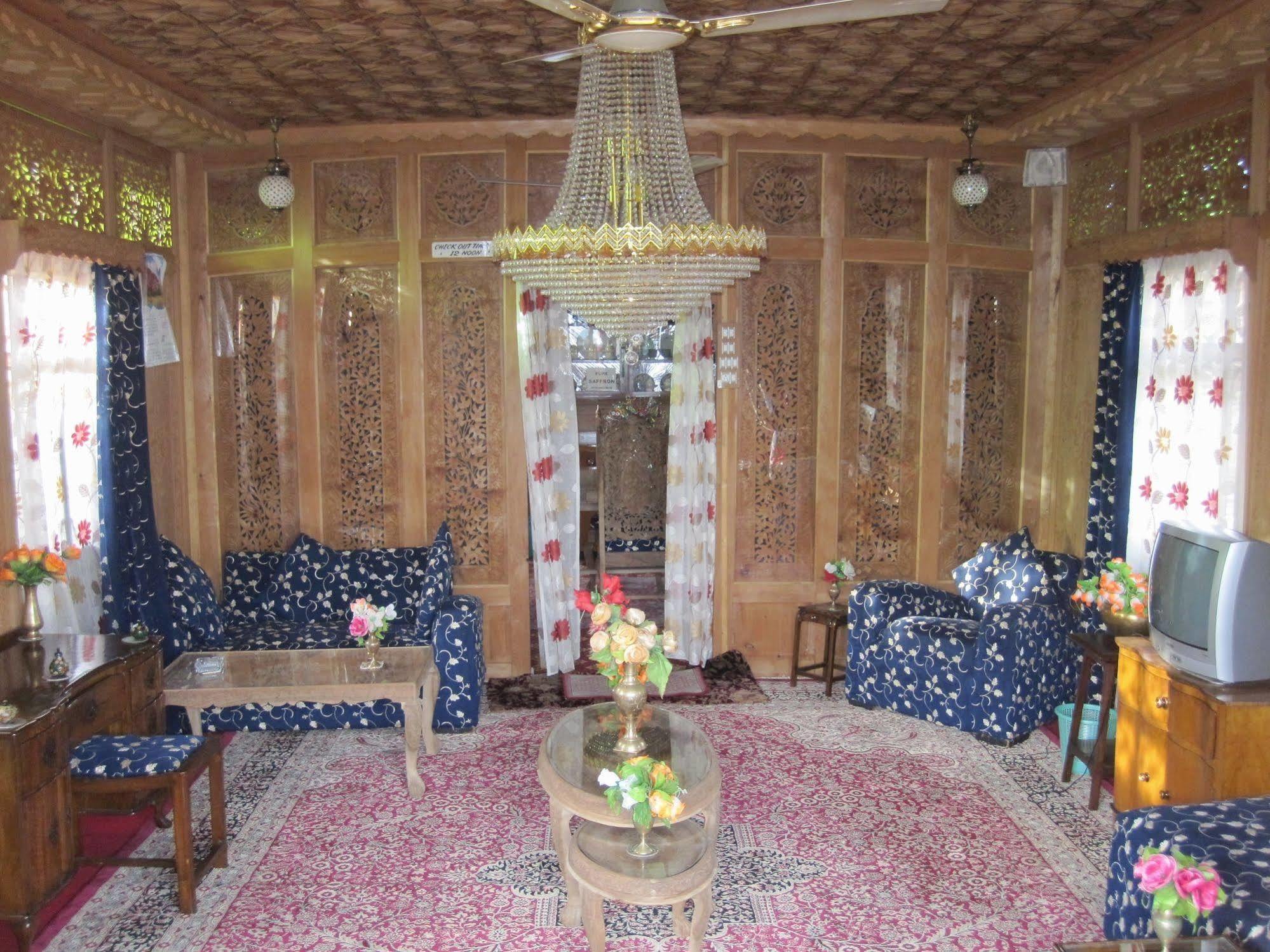 Отель New Bul Bul Group Of Houseboats Srinagar Durgjan Экстерьер фото