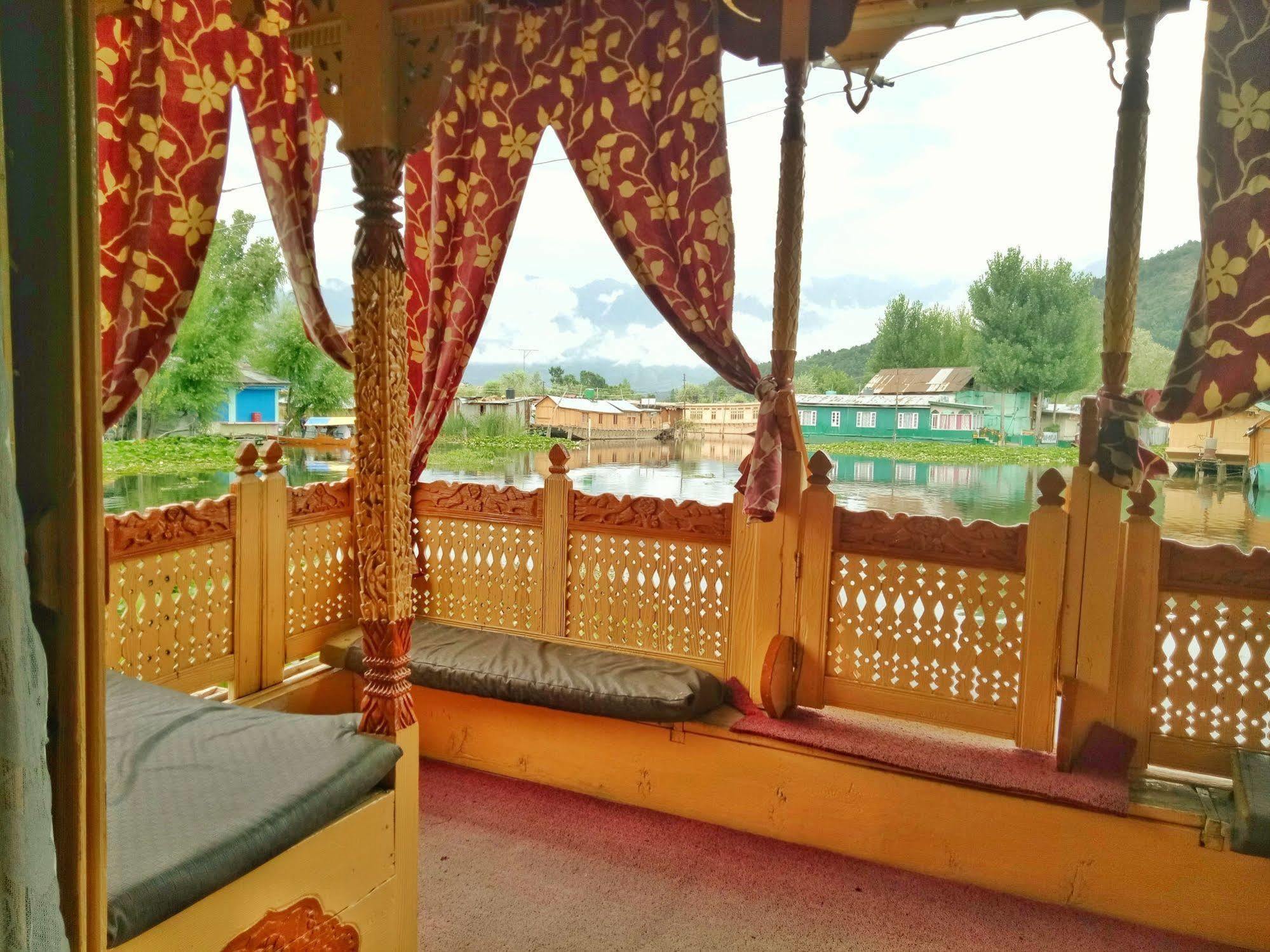 Отель New Bul Bul Group Of Houseboats Srinagar Durgjan Экстерьер фото