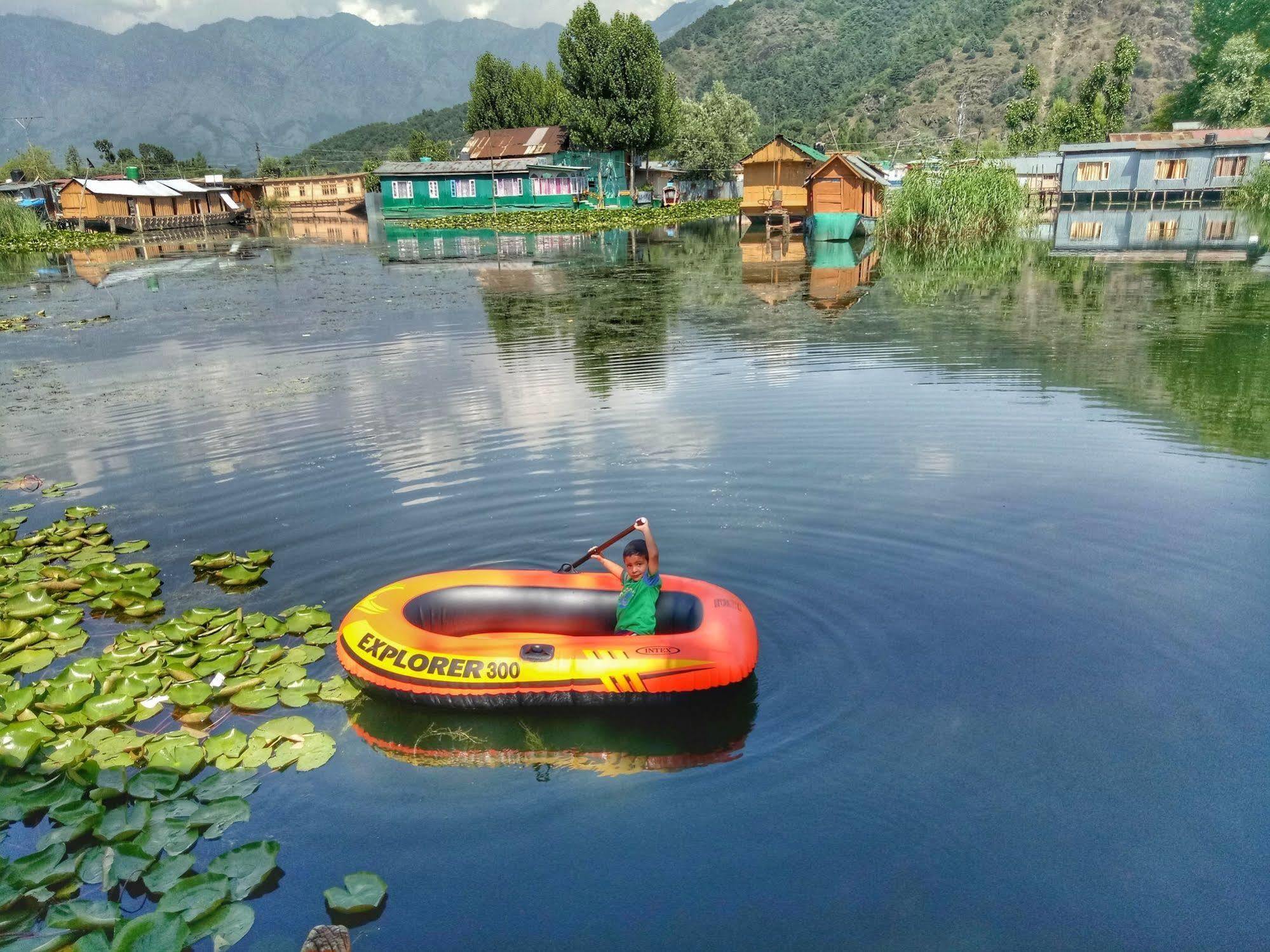 Отель New Bul Bul Group Of Houseboats Srinagar Durgjan Экстерьер фото