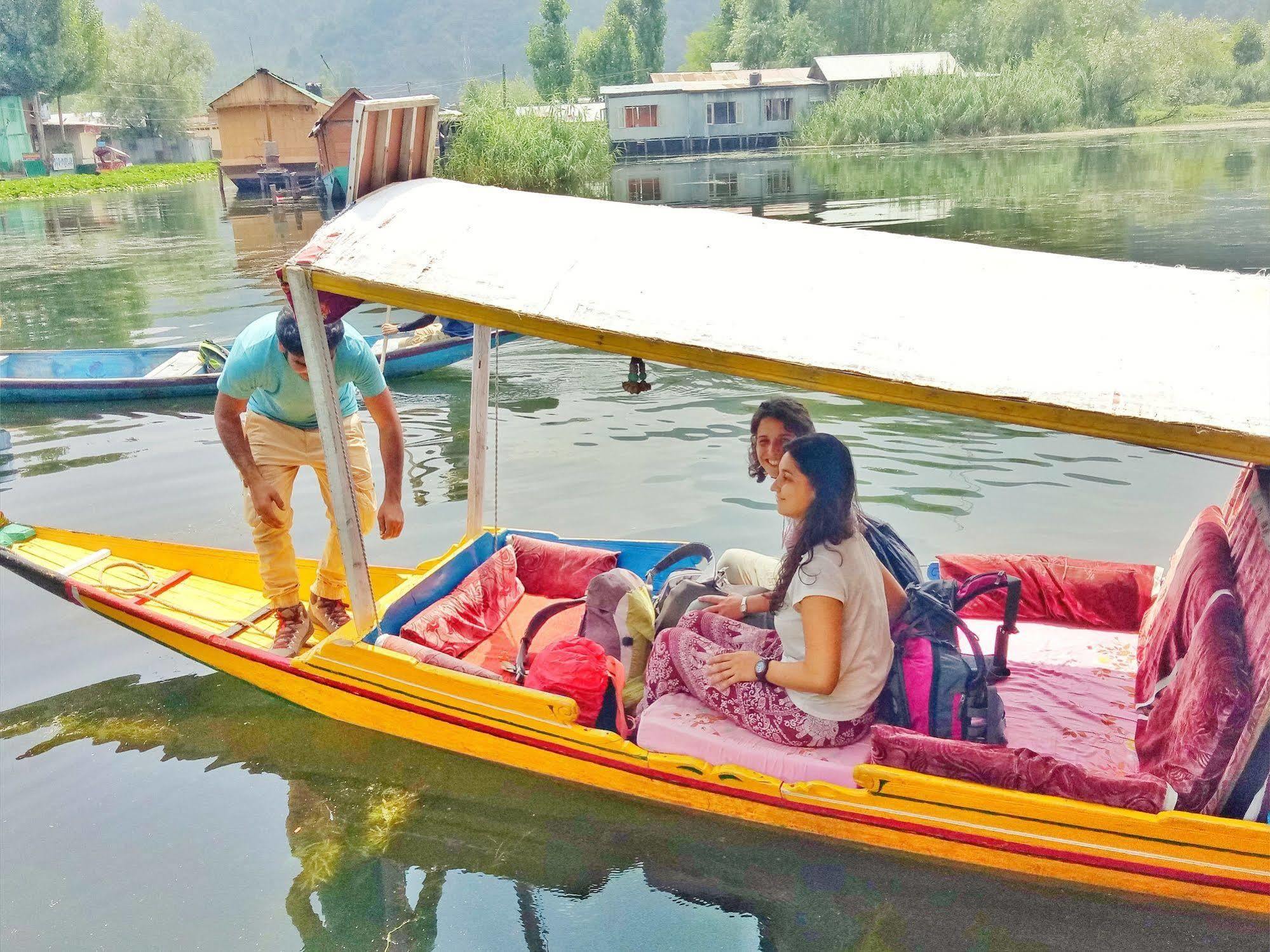 Отель New Bul Bul Group Of Houseboats Srinagar Durgjan Экстерьер фото
