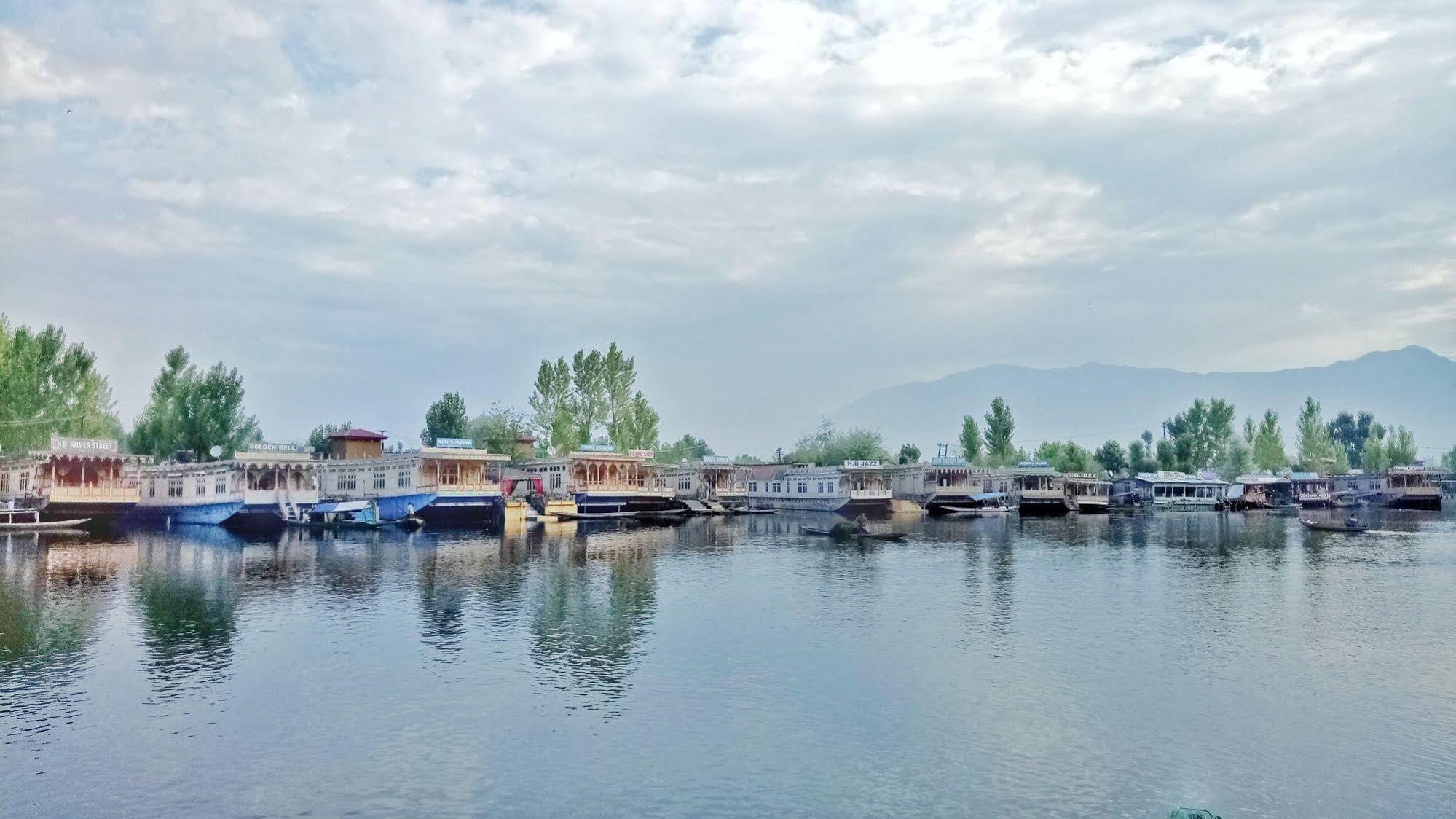 Отель New Bul Bul Group Of Houseboats Srinagar Durgjan Экстерьер фото